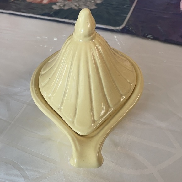 COVERED Scalloped Dish By HAEGER - Picture 5 of 11